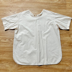 미니뽕 코튼 라운드 반팔 블라우스 베이지 색상 운포 만원 (55-66사이즈)