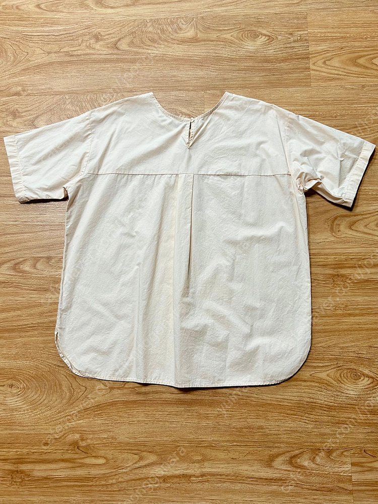 미니뽕 코튼 라운드 반팔 블라우스 베이지 색상 운포 만원 (55-66사이즈)--4