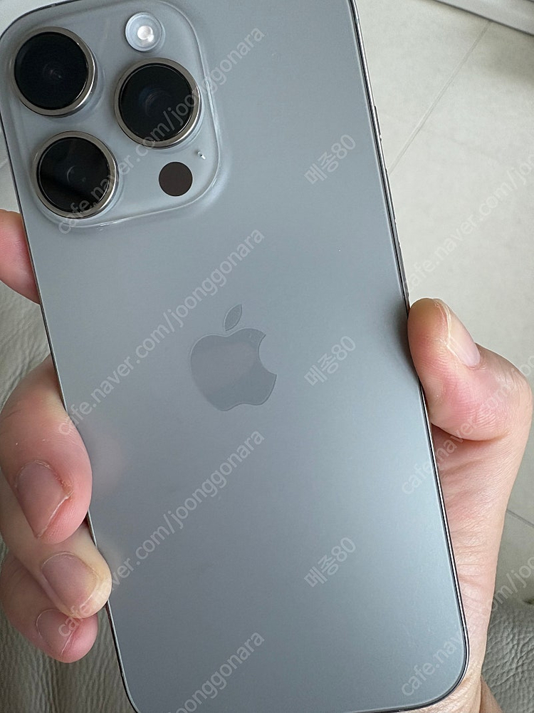 (거의 새것)아이폰 16프로 128GB 네츄럴 티타늄--1