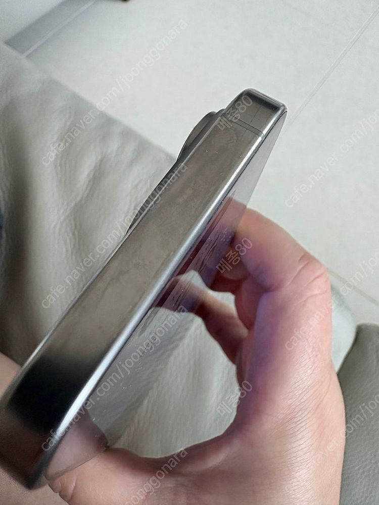 (거의 새것)아이폰 16프로 128GB 네츄럴 티타늄--3