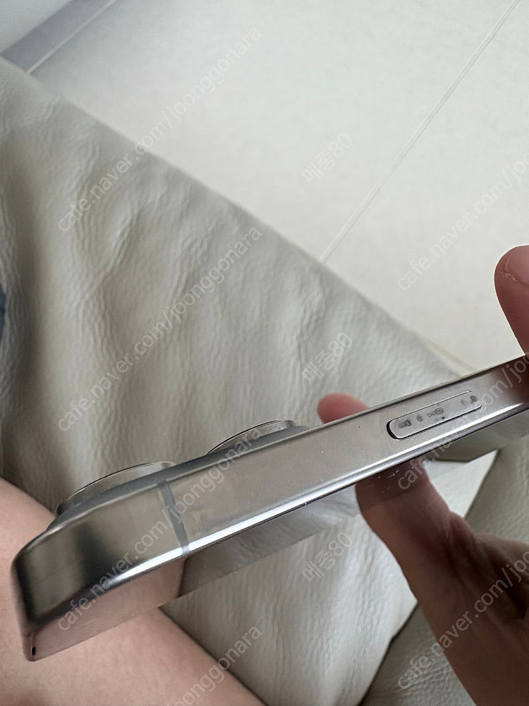 (거의 새것)아이폰 16프로 128GB 네츄럴 티타늄--5