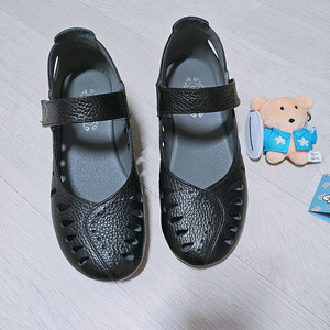 메리제인 검정샌들 #블랙샌들 #펀칭샌들 #엄마신발 235사이즈 #택포