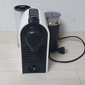 네스프레소 유밀크 C55 캡슐 커피머신 판매