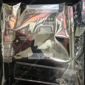 상태좋은 i7-12700, 메인보드 asrock B660M HDVP/D5, 삼성램 32G, 삼성 SSD 512G 팝니다.