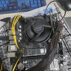 i7 10700 B560M ssd 램 보드셋 팝니다