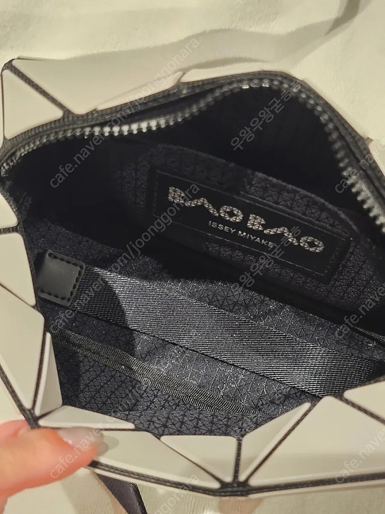 이세이미야케 바오바오 큐보이드크로스백 그레이베이지 이미지