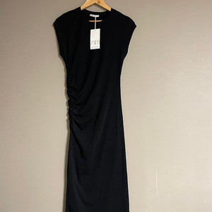 새상품) ZARA 자라 셔링드레프트 롱원피스