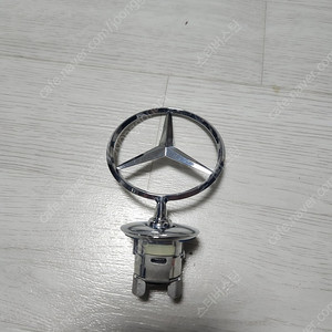 벤츠 w212 본넷 정품 엠블럼 입니다.