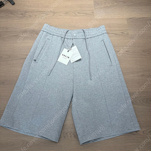 솔리드옴므 버뮤다 그레이 반바지 48사이즈 팝니다