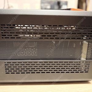 Phanteks SHIFT XT 블랙, 정품 LCD 모니터 팝니다.