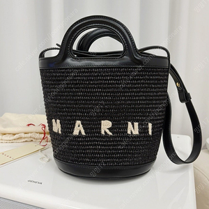 마르니 트로피칼리아 스몰 3회착용 택포