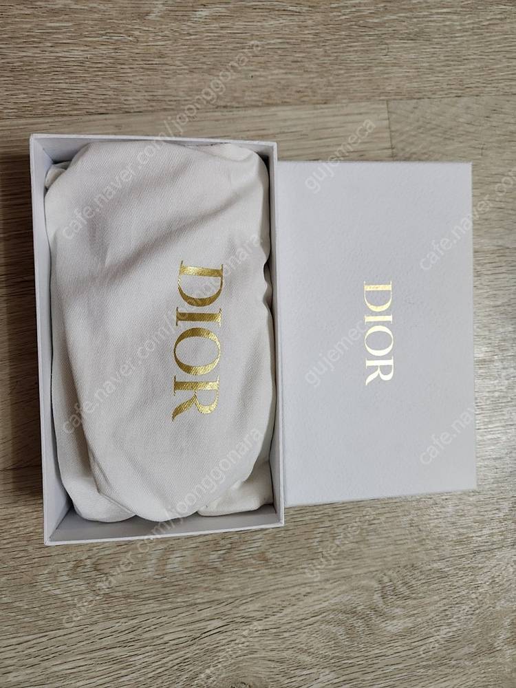 디올 레이디 폰 파우치 카라멜 베이지 까나쥬 램스킨 판매 합니다.--2