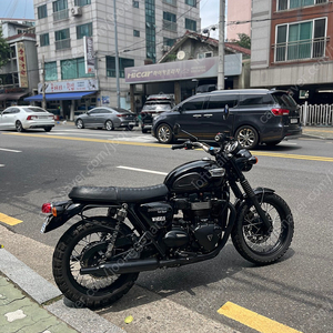 트라이엄프 본네빌 T100 이미지