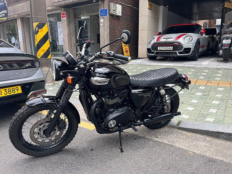 트라이엄프 본네빌 T100 이미지