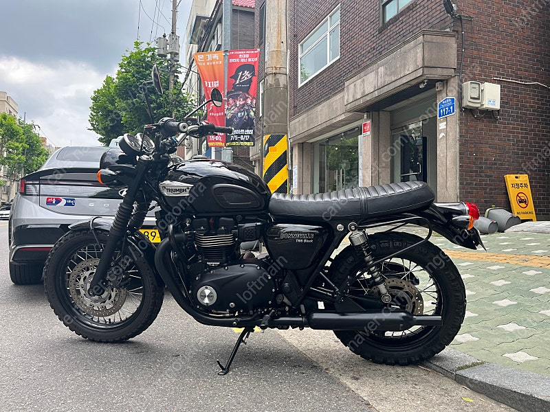 트라이엄프 본네빌 T100 이미지