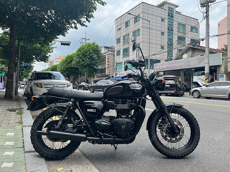 트라이엄프 본네빌 T100 이미지