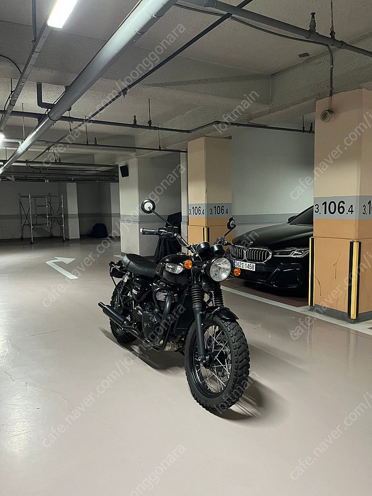 트라이엄프 본네빌 T100 이미지