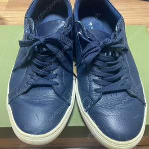 라코스테 네이비 스니커즈