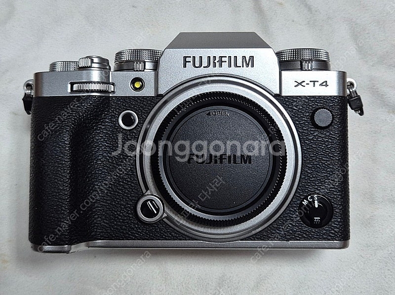 후지 x-T4 실버 바디와 구성품 판매합니다--0