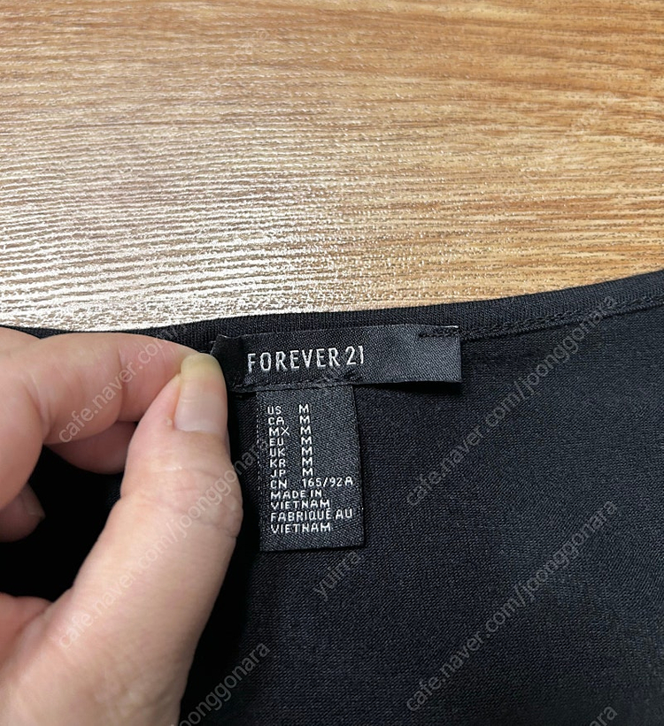 포에버21 블랙 크롭 반팔 티셔츠+보세 비즈 큐빅 레터링 프린팅 나시 티셔츠 2종 일괄 운포 만원 (새상품/55-6...--1