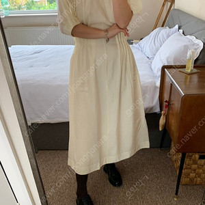 코스 개더드 원피스