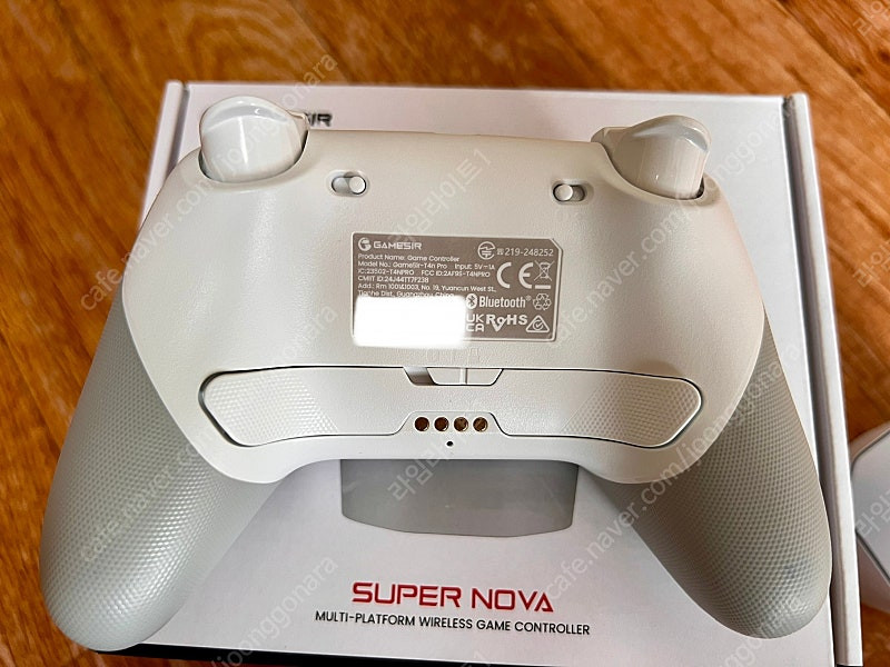 (국내정발) 슈퍼노바 (T4N pro) 게임패드 팝니다.--1