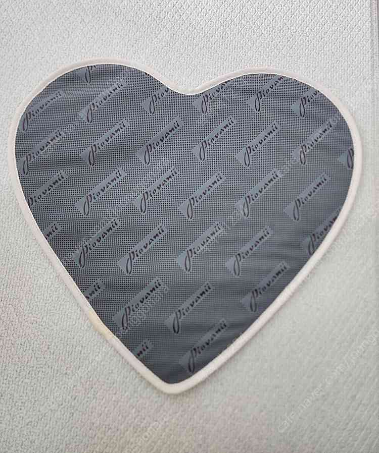 베베네코 고양이 카펫 스크래쳐 하트 아이보리--4