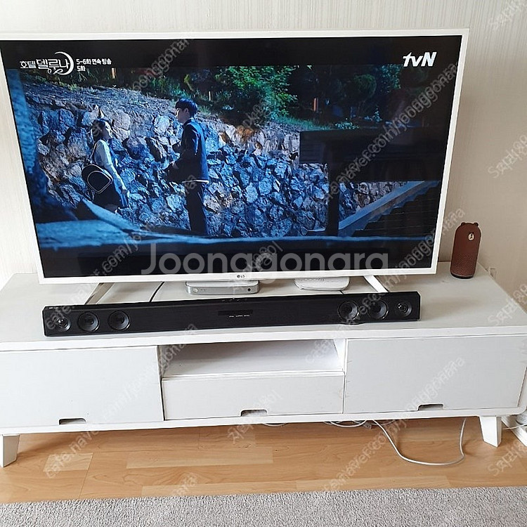 LG 49인치 UHD 화이트 49UH6420 스탠드다리 판매합니다. AD-49UH64U--3