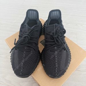 아디다스 이지부스트 350 V2 오닉스 ( 240mm ) 판매합니다