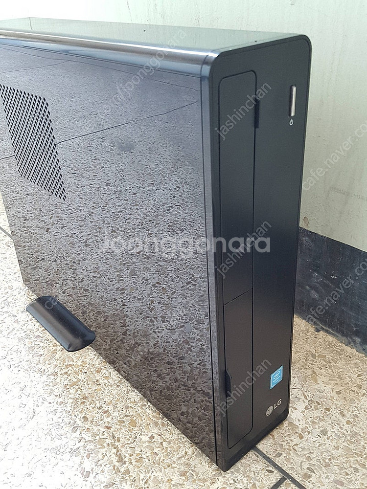 LG 슬림컴퓨터 ( 카비레이크g4560 2코어 4쓰레드/ 램4기가 / HDD 500기가) 5만원 팝니다. (윈도우1...--2