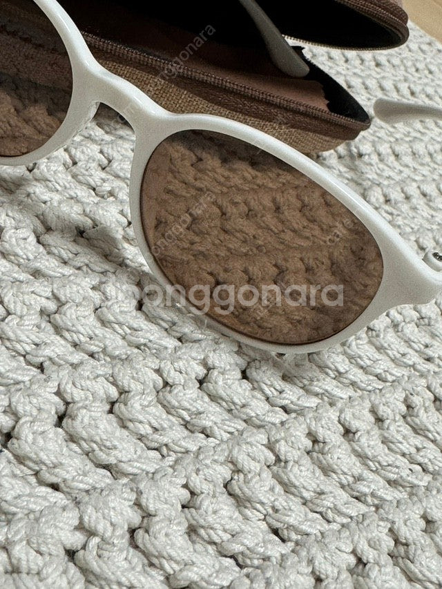 이효리 선글라스 화이트 뿔테 갈색렌즈 새상품--2