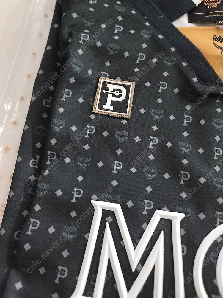 [XL]오버더피치 x MCM 풋볼 저지 블록코어 블랙 이미지