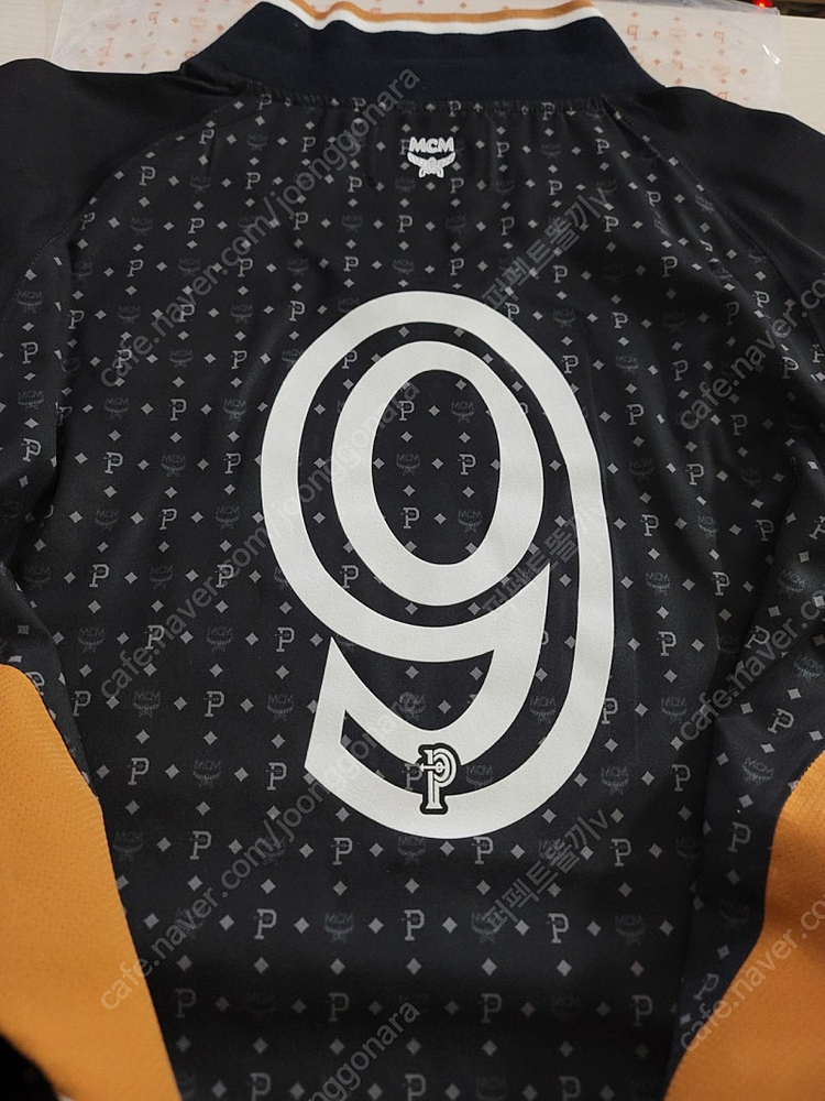 [XL]오버더피치 x MCM 풋볼 저지 블록코어 블랙 이미지