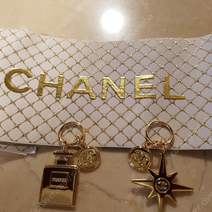 샤넬 (향수참,별참) 참 키링 펜던트