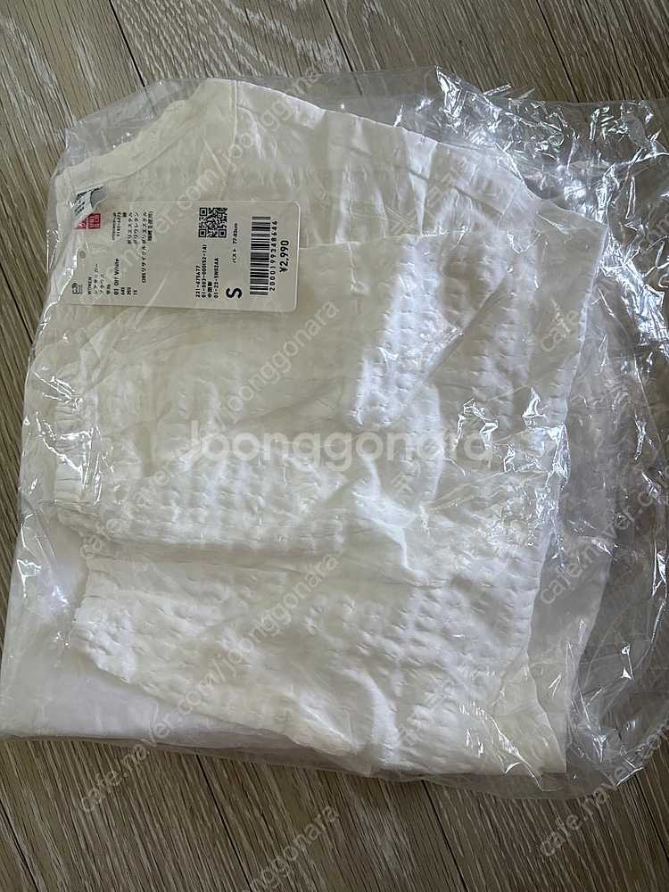 새상품)유니클로 시어서커 볼륨블라우스 S사이즈 팝니다--2