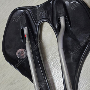 셀레니아 티탄안장 판매합니다