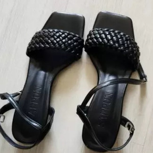 로이브 꼬임 스트랩 샌들 (3cm) 사뿐 블랙 245사이즈