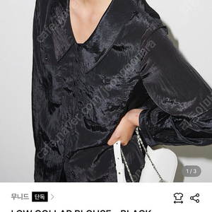 무니드 로우 칼라 블라우스 블랙
