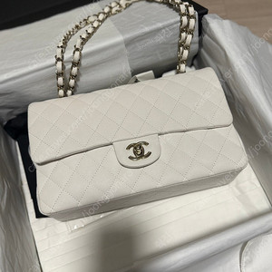 샤넬 클래식미디움 판매합니다