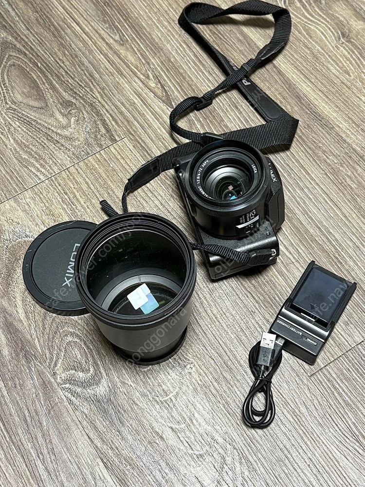 파나소닉 루믹스 DMC-FZ10 카메라 팝니다. 망원렌즈 포함 이미지