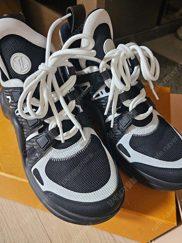 루이비통 아치라이트 이미지