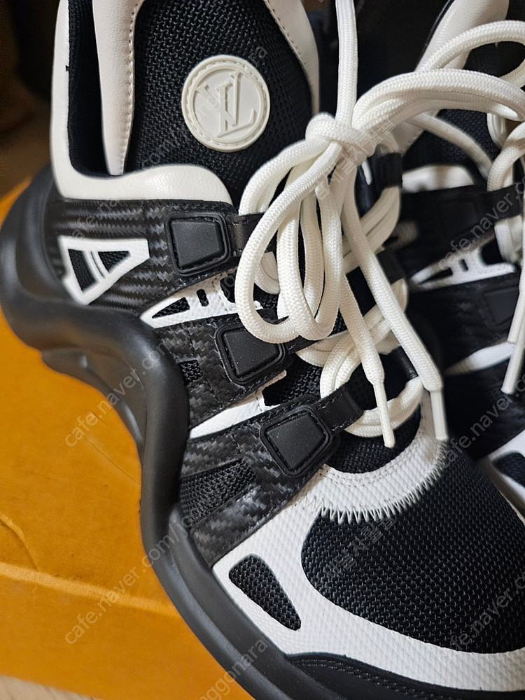 루이비통 아치라이트 이미지