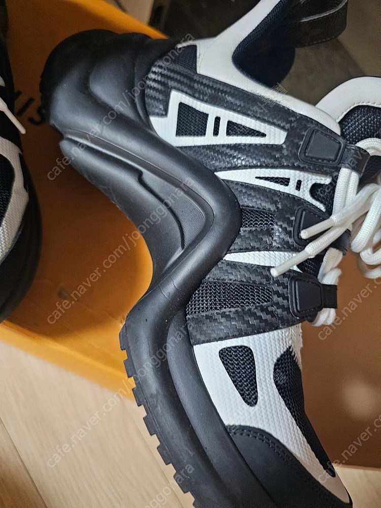 루이비통 아치라이트 이미지