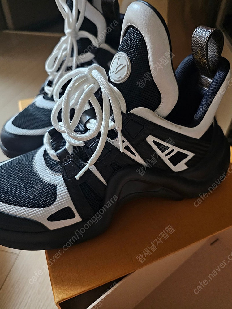 루이비통 아치라이트 이미지