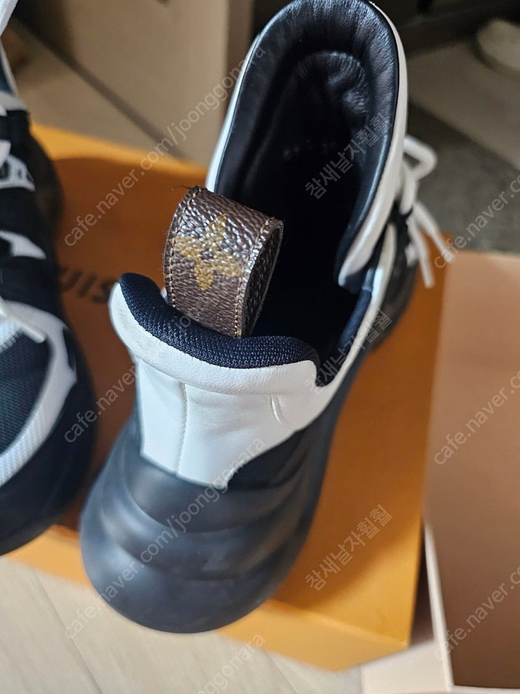 루이비통 아치라이트 이미지