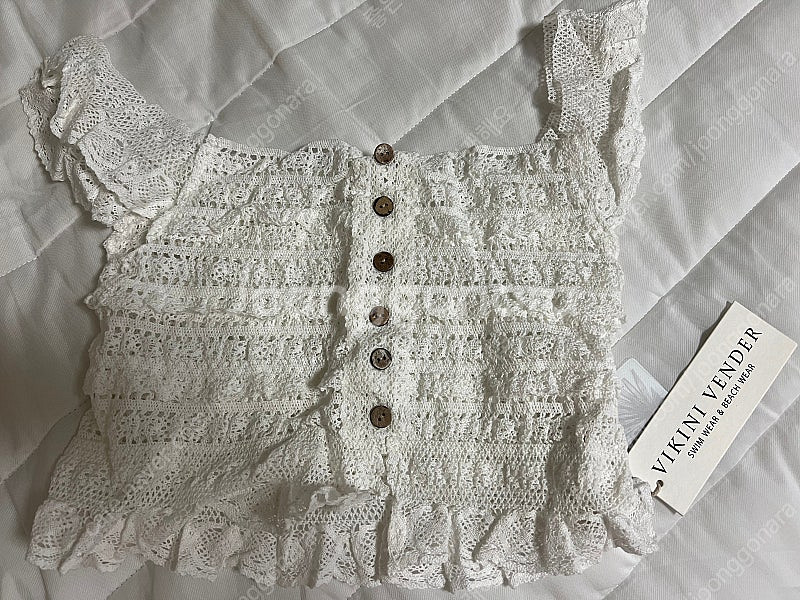 (미개봉택새상품/휴양지추천)비키니벤더 레이스 버튼 슬리브리스 탑--8