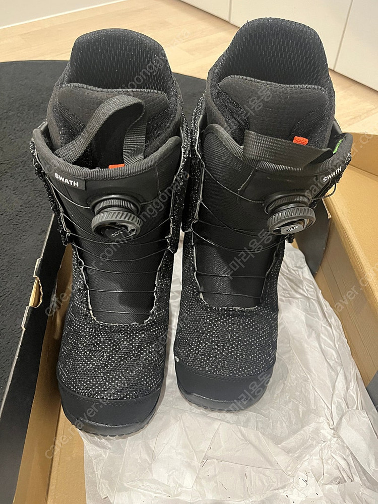 버튼 스와스 부츠 팝니다 255--1