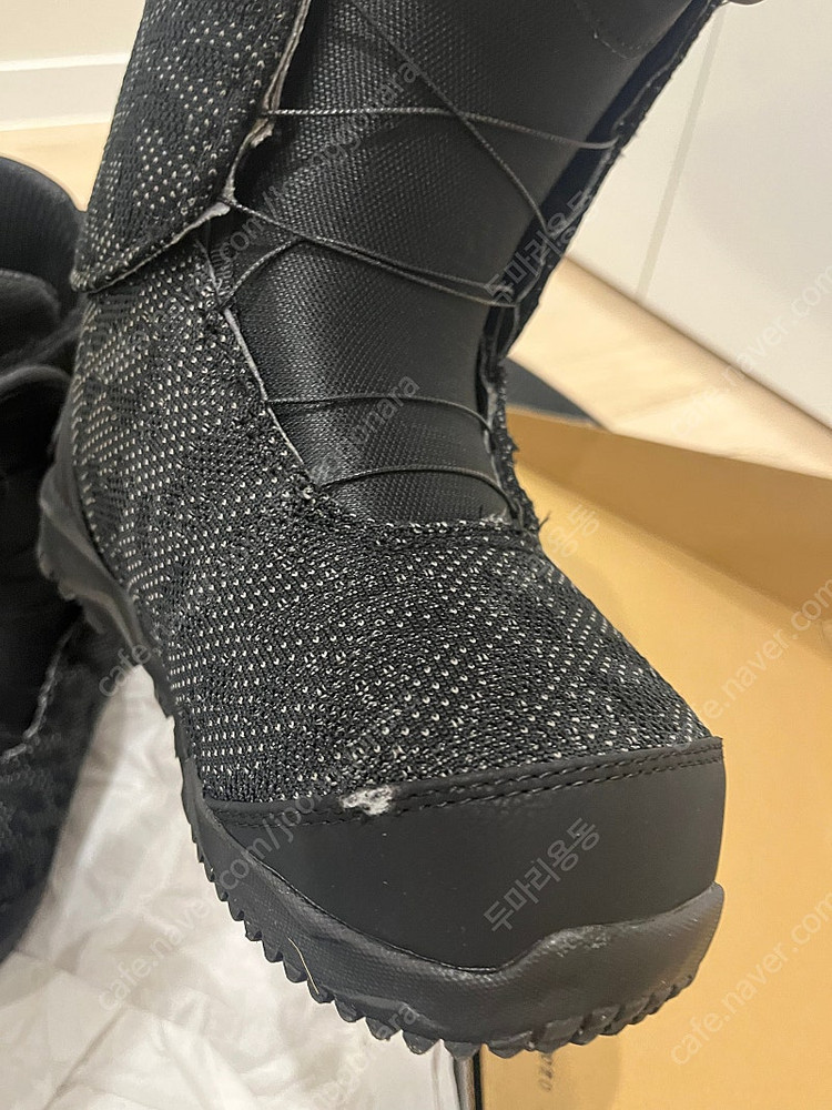 버튼 스와스 부츠 팝니다 255--2