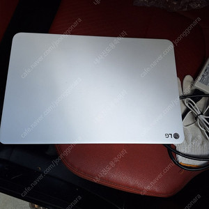 LG 노트북 판매합니다. 화이트 색상이고 깔끔하게 사용했습니다 충전기, 무선 마우스 모델명 : LG 15U50N-GP50ML CPU : 인텔 i5-10210U (4코어 8쓰레드)