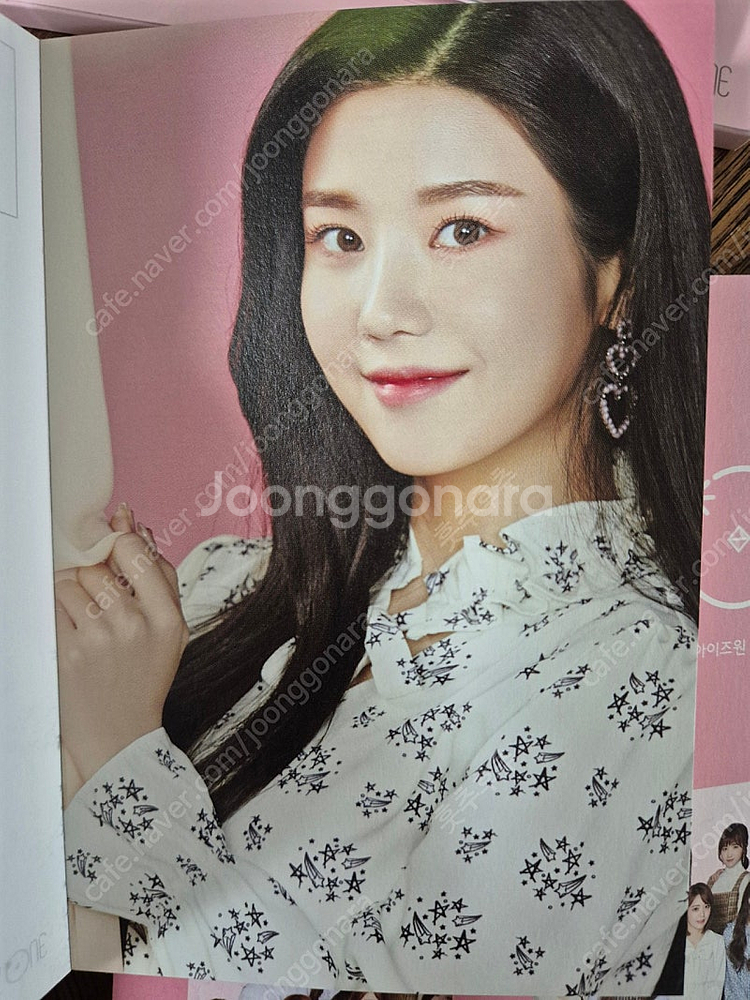 [아이즈원굿즈] 아이즈원 지마켓 포스트 카드북+포스터--7